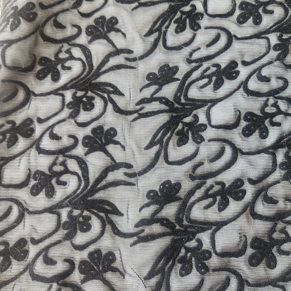 Le Chateau Black Floral Tank Top - Picture 3 of 4